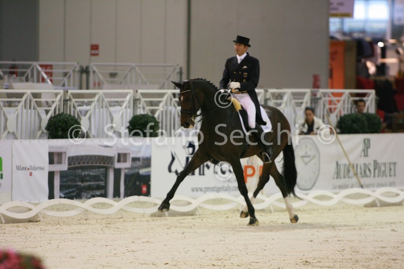 LAUGKS_MEGGLE\'S WELTTALL_MILANO_2011_SS2_2382.jpg